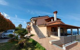 Winehouse With Seaview Gregoric